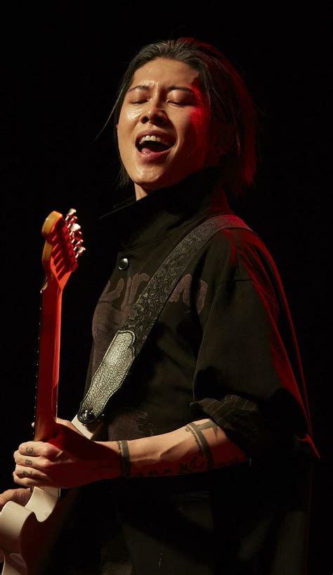 Koncert Miyavi: Gitarowy Wirtuoz z Krainy Kwitnącej Wiśni Podbija Warszawę!